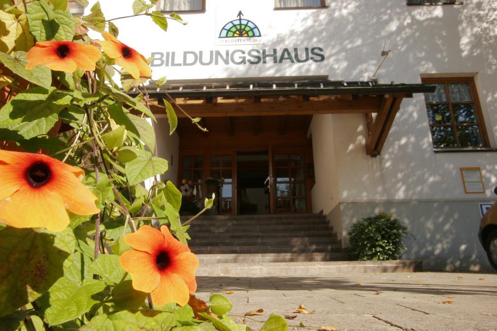 Seminar- Und Gaestehaus Im Kloster Бецау Екстериор снимка